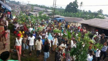 Proteste dei civili nei villaggi in Camerun