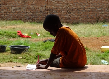 Bambino ugandese a Kampala