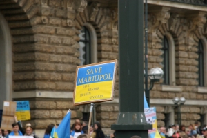 Manifestation to spread solidarity towards Mariupol, under siege in 2022.