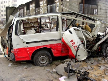 Ambulanza dopo il bombardamento israeliano dell&#039;ospedale di Al-Quds a Gaza City