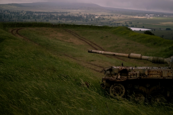 Carro armato israeliano su un campo