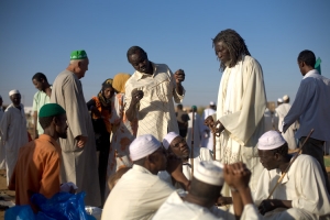  rifugiati sudanesi si stabiliscono in un campo di transito ad Adré in Ciad dopo essere fuggiti dalla violenza a El Geneina, Darfur occidentale